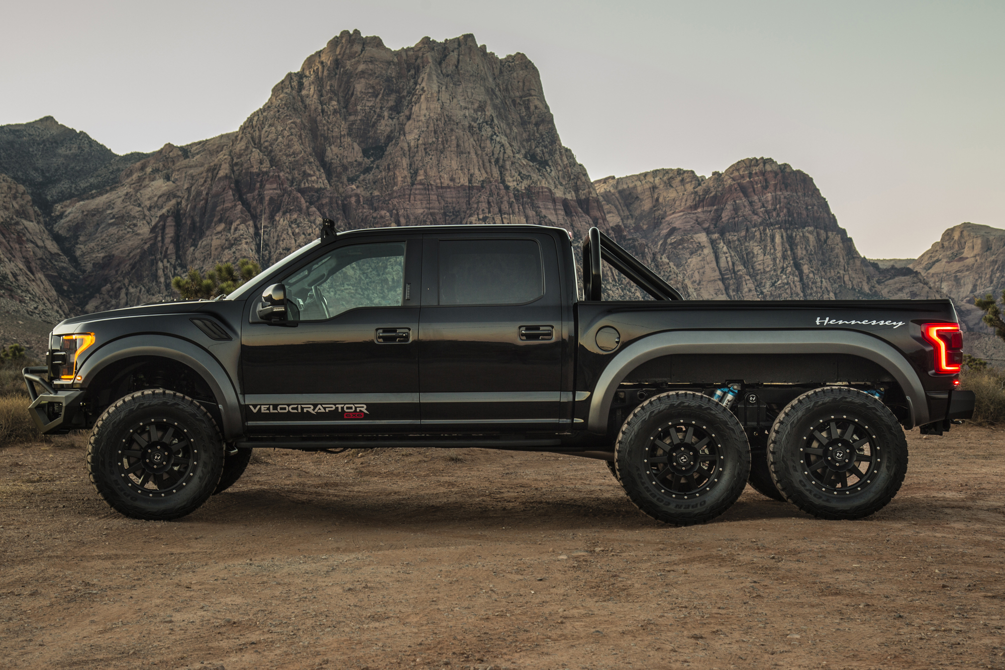 6X6-Hennessey-Velociraptor-04.jpg