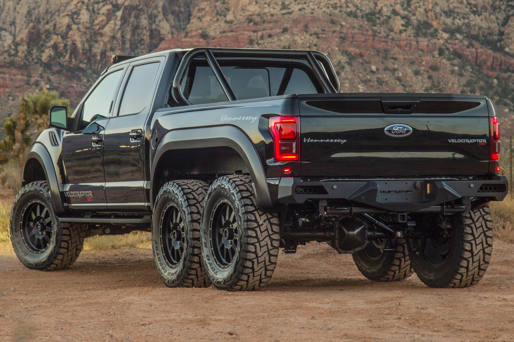 6X6-Hennessey-Velociraptor-05.jpg